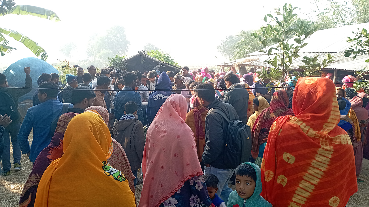 শিশু সাজিদকে বিদায় জানাতে এলাকাবাসীর ঢল