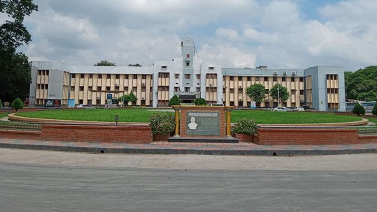 ফাঁস নিয়ে রাবি ছাত্রীর আত্মহত্যা