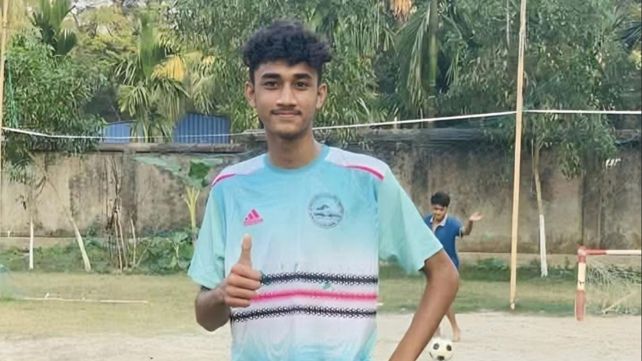 বেপরোয়া বাসের চাপায় দশম শ্রেণির ছাত্রের হাত বিচ্ছিন্ন