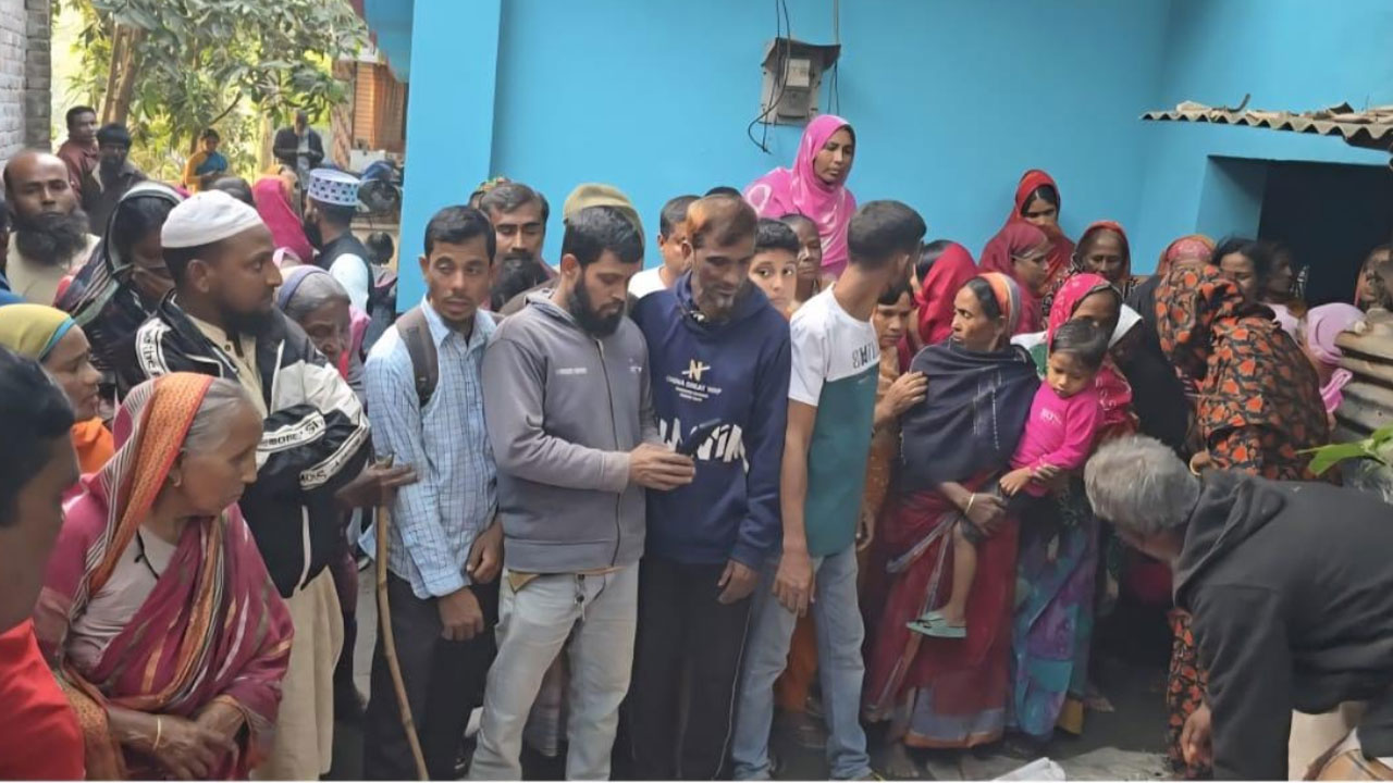 নওগাঁয় বাসচাপায় দুই মোটরসাইকেল আরোহী নিহত