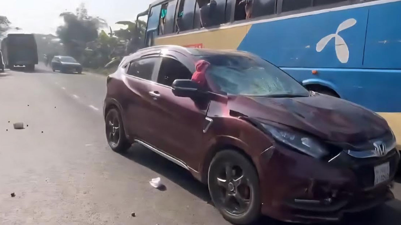 কিশোরগঞ্জে মাইক্রোবাসের চাপায় মাদরাসা শিক্ষক নিহত