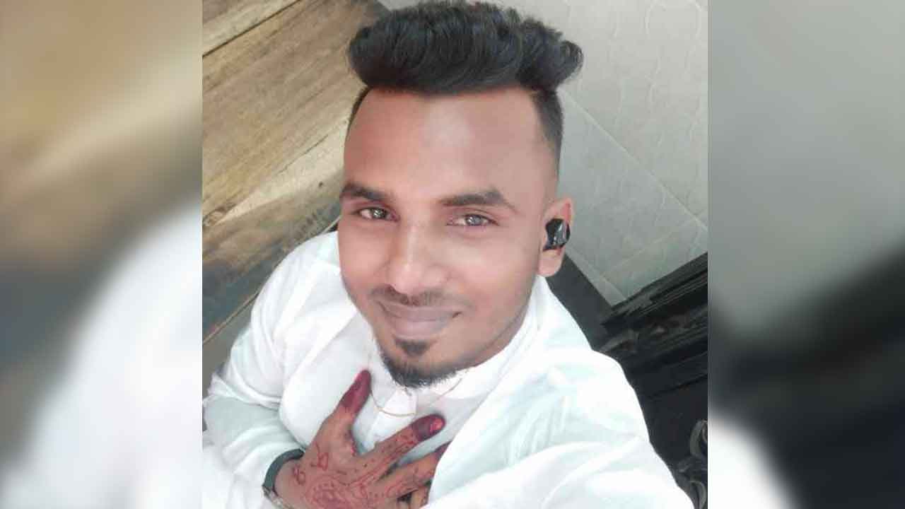 সোর্স সন্দেহে এলোপাতাড়ি ছুরিকাঘাত করে হত্যা করা হয় রকিকে