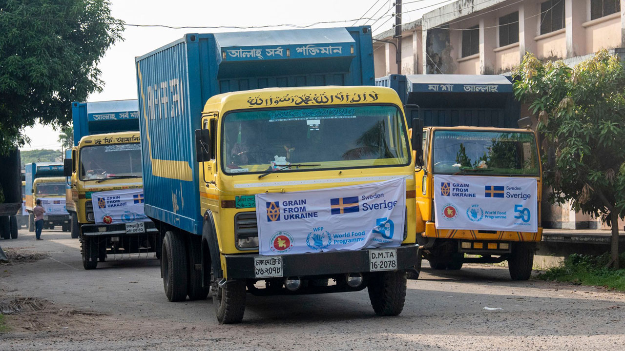 রোহিঙ্গাদের জন্য ৩ হাজার টন সূর্যমুখী তেল হস্তান্তর