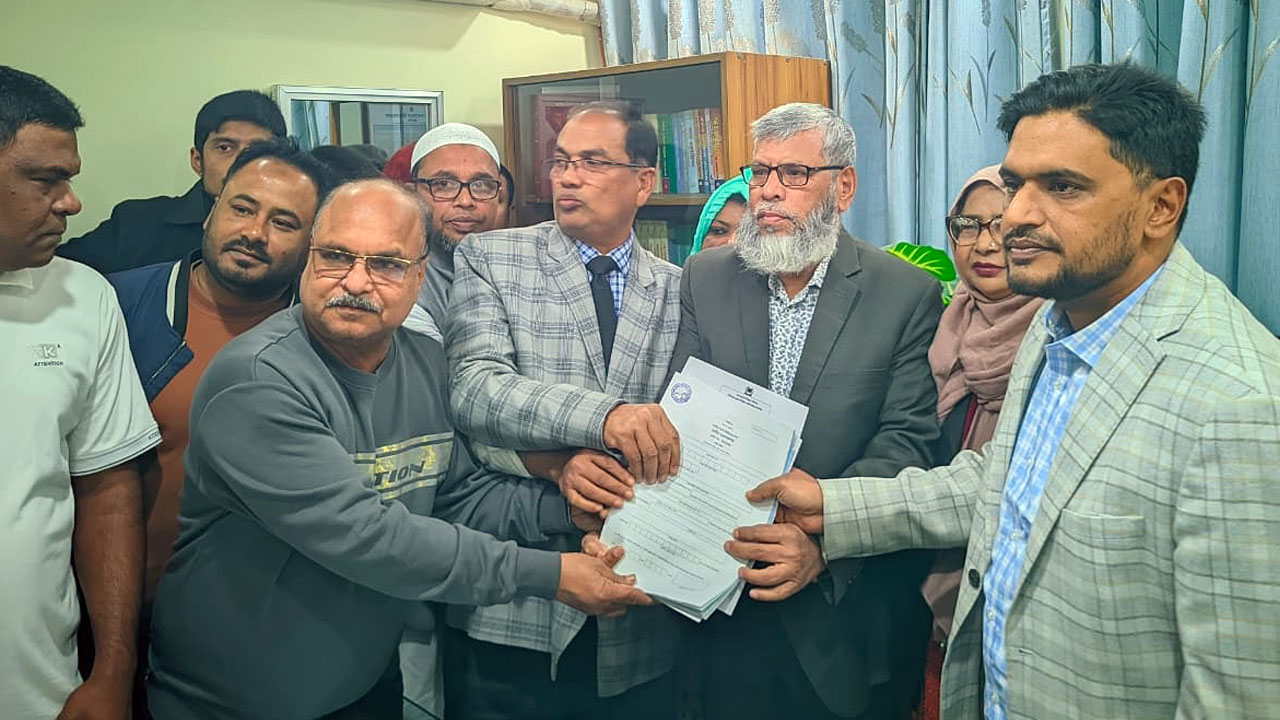 রংপুর-৩ আসনে মনোনয়নপত্র নিলেন বিএনপির প্রার্থী সামসুজ্জামান সামু