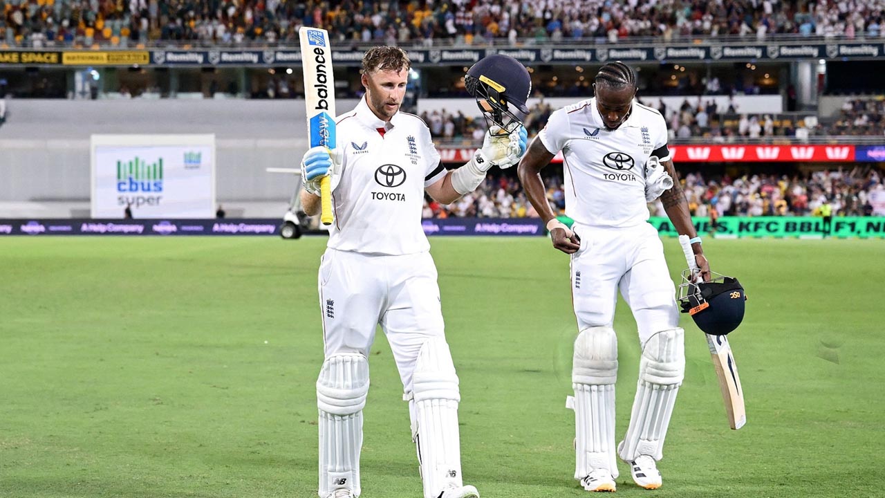 রুটের প্রথম সেঞ্চুরি, স্টার্কের বিশ্বরেকর্ডে অ্যাশেজে রোমাঞ্চের দিন