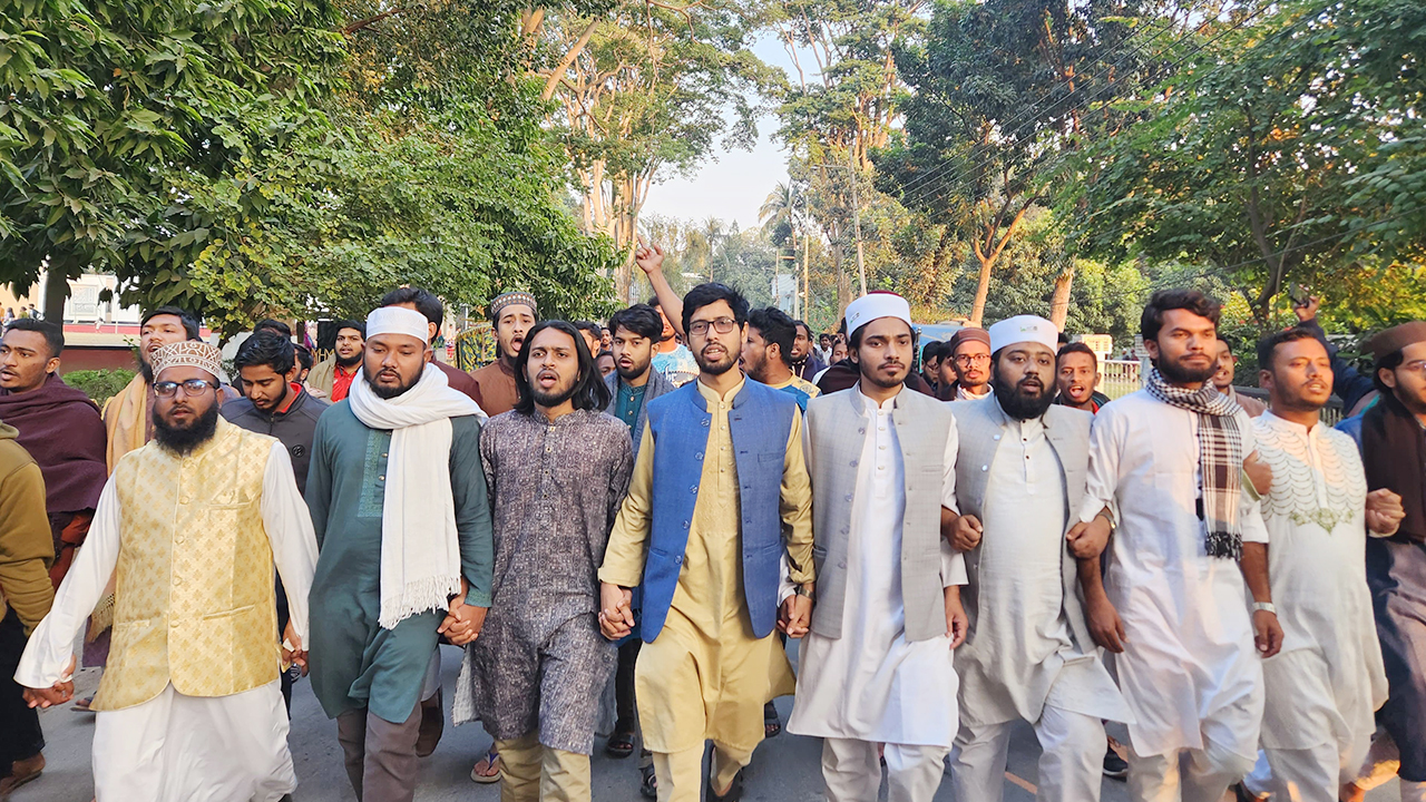 ওসমান হাদির উপর আক্রমণের প্রতিবাদে বিভিন্ন ক্যাম্পাসে বিক্ষোভ