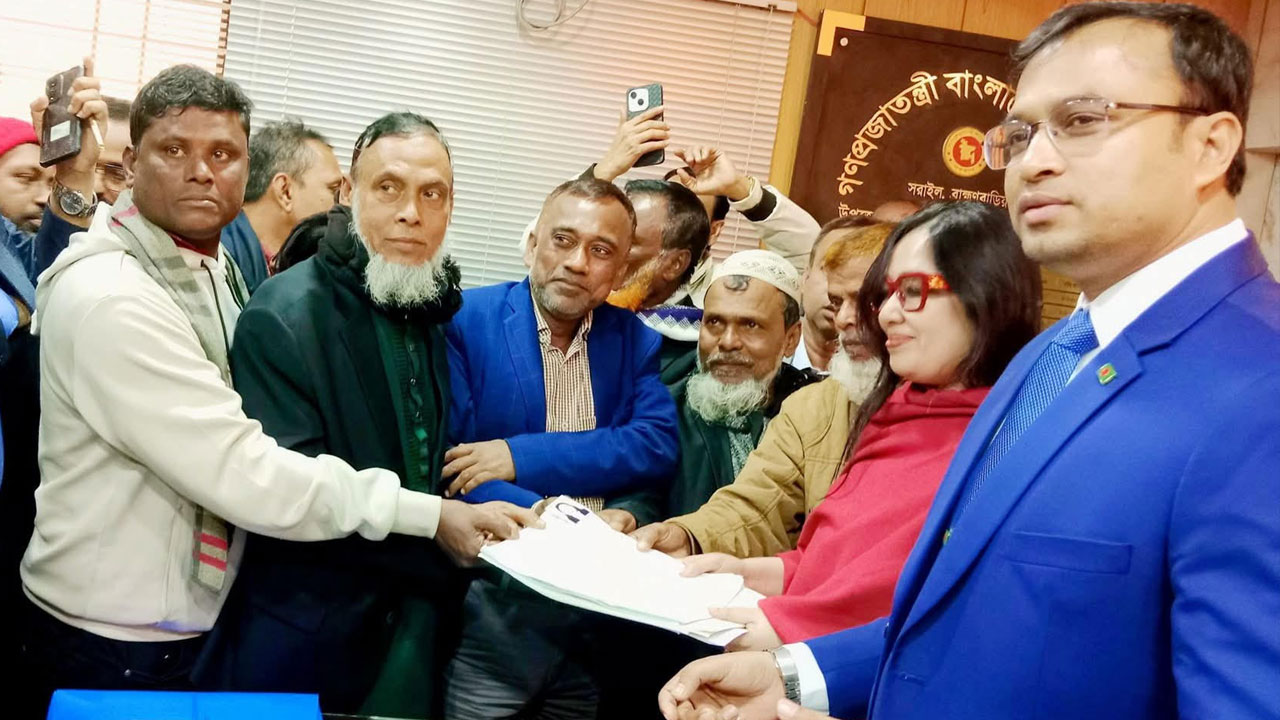 ব্রাহ্মণবাড়িয়া-২ আসনে রুমিন ফারহানার মনোনয়ন জমা সম্পন্ন