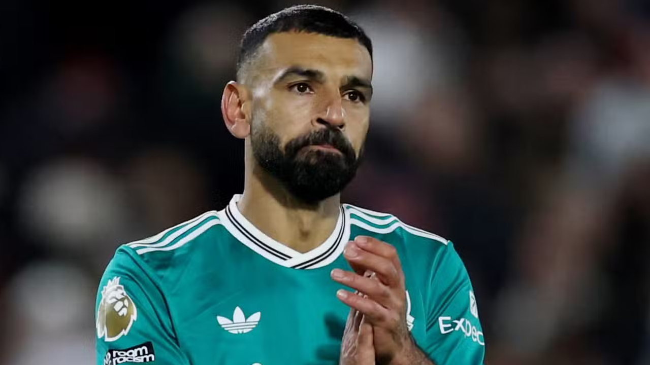 সালাহকে ‘বাসের নিচে ছুঁড়ে দিয়েছে’ লিভারপুল