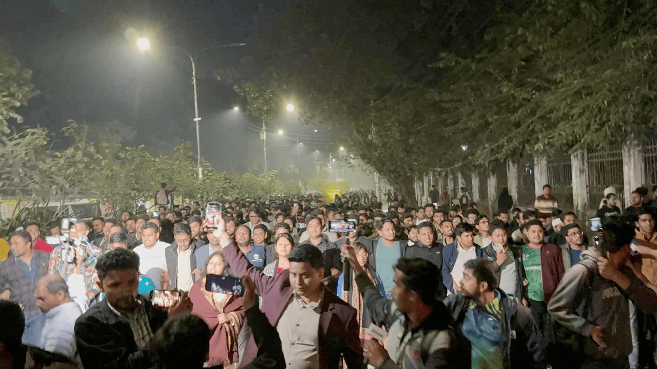 হাদি হত্যার দ্রুত বিচার দাবিতে ঢাবি ছাত্রদলের বিক্ষোভ