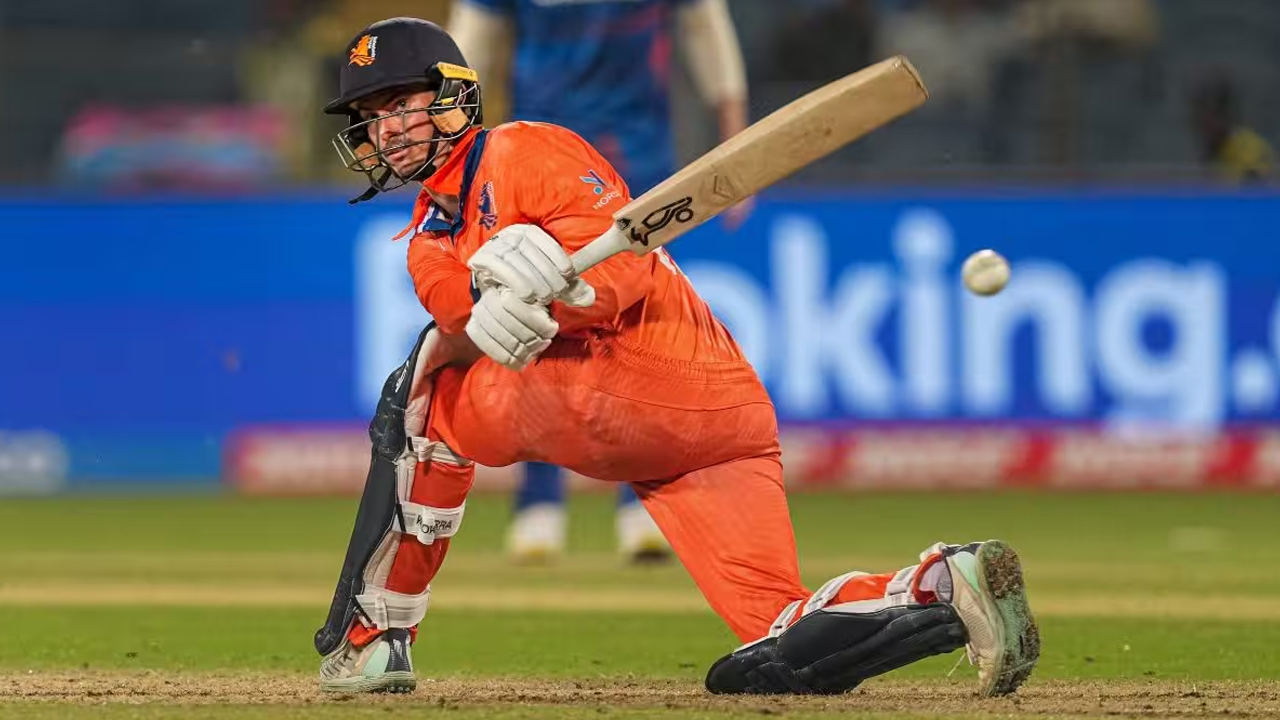 টি-টোয়েন্টিতে ৮১ বলে ১৪ চার ও ২৩ ছক্কায় ২২৯