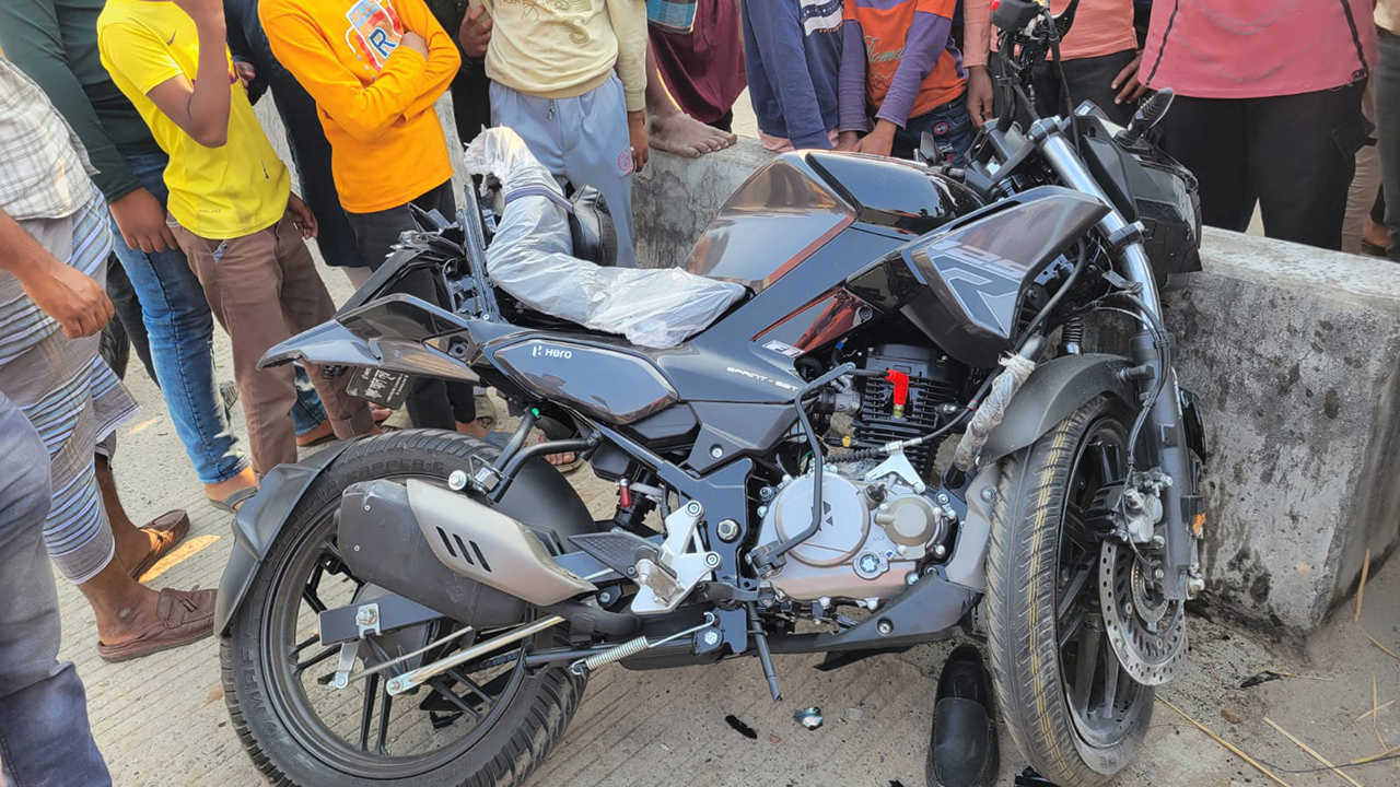 মিছিল শেষে বাড়ি ফেরার পথে প্রাণ গেল যুবকের