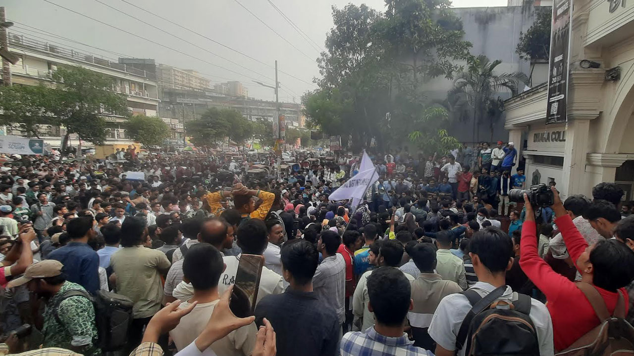 ঢাকা সেন্ট্রাল ইউনিভার্সিটি ইস্যুতে সাত কলেজ শিক্ষার্থীদের নতুন কর্মসূচি