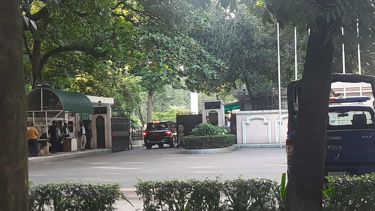 সংসদ নির্বাচন ও গণভোটের প্রস্তুতি জানাতে যমুনায় সিইসিসহ কমিশনাররা