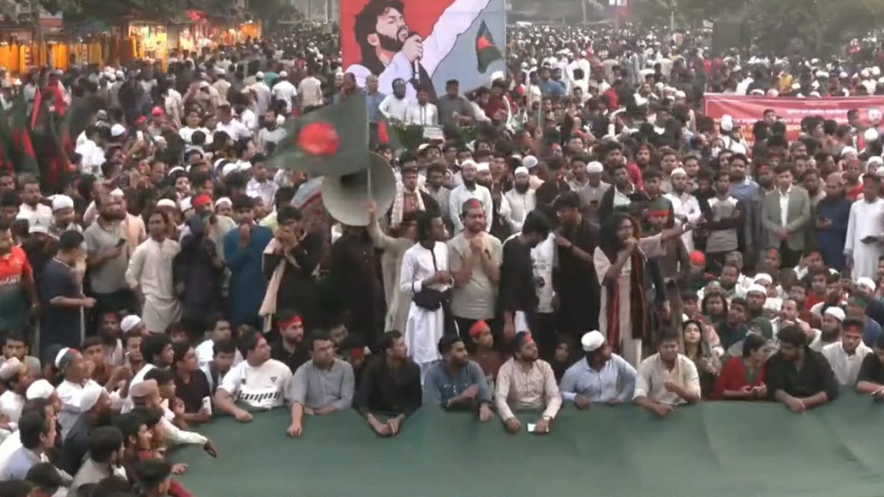 অশ্রুজলে শায়িত হাদি, ন্যায়বিচার দাবিতে উত্তাল শাহবাগ