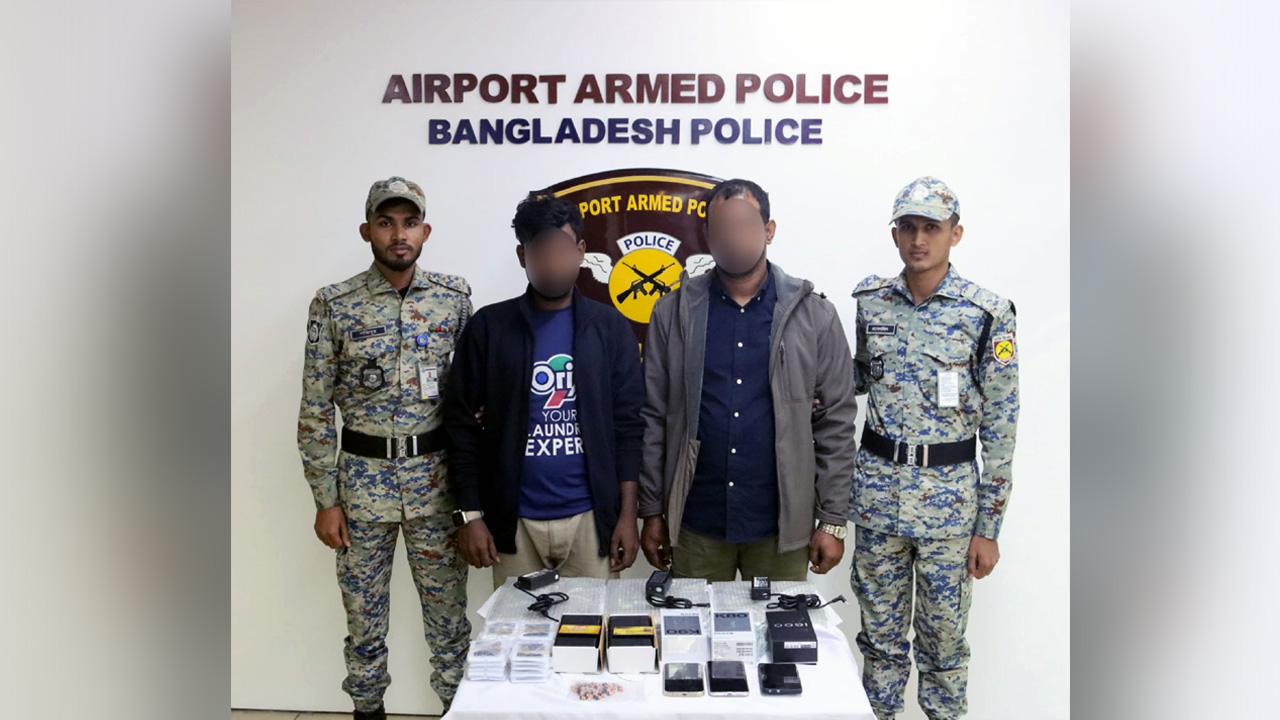 শাহজালাল বিমানবন্দর থেকে ৭৬টি স্পাই ডিভাইস জব্দ, আটক ২