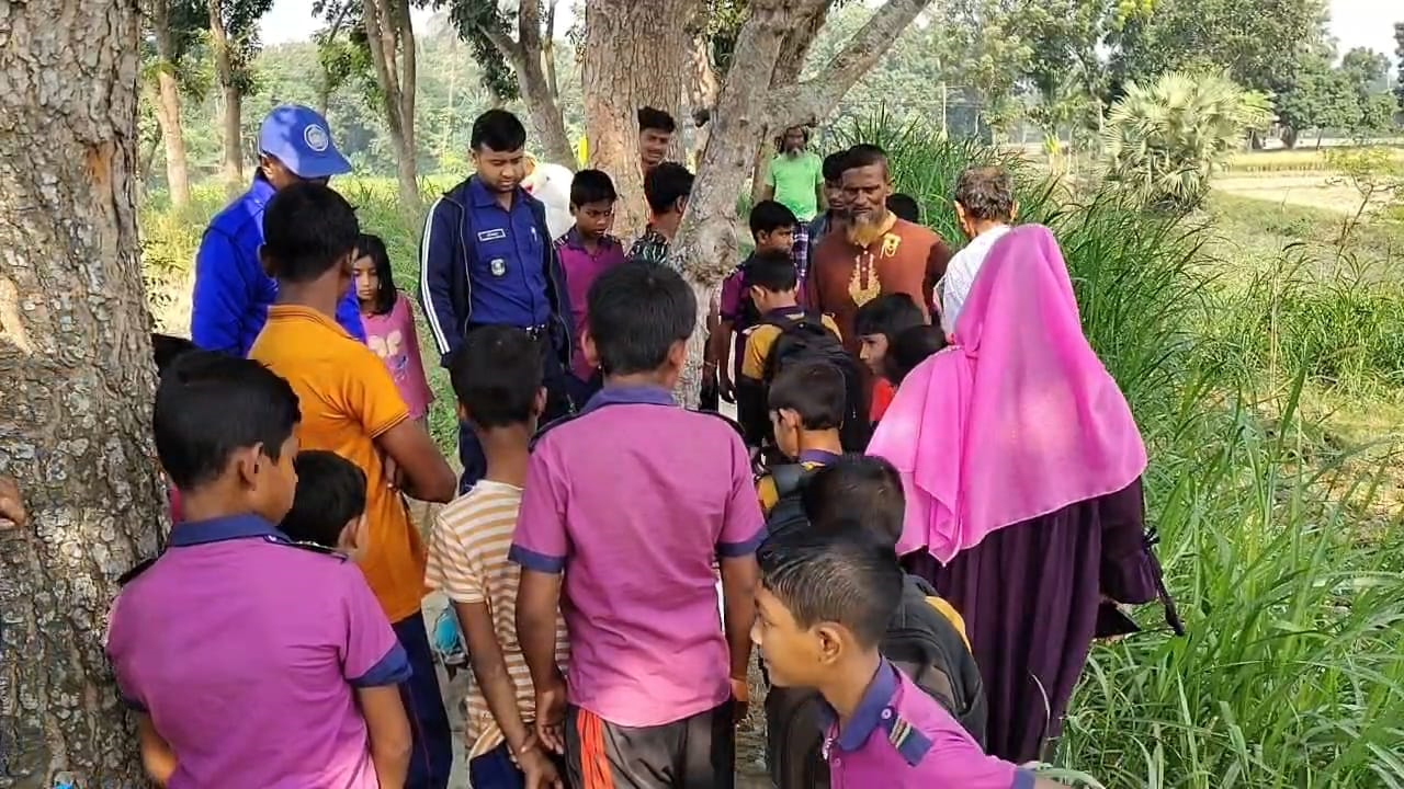 গর্ভপাত করে অপরিপক্ব নবজাতককে পুকুর ফেলে দিলো পাষণ্ড মা