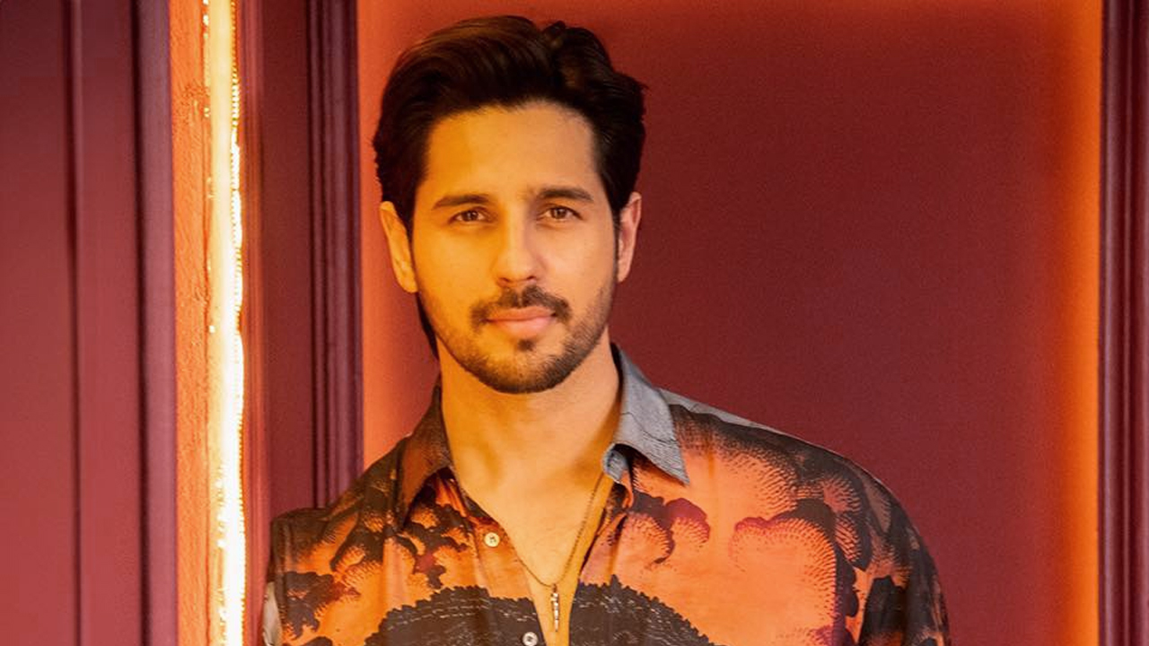 বাবা হওয়ার পর বদলেছে জীবন, মেয়েকে নিয়ে আবেগপ্রবণ সিদ্ধার্থ