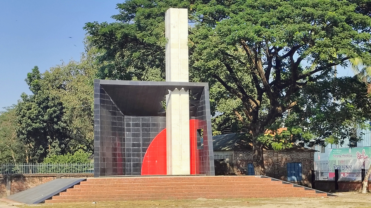 এই দিনে সিরাজগঞ্জ ছাড়তে বাধ্য হয় পাকবাহিনী