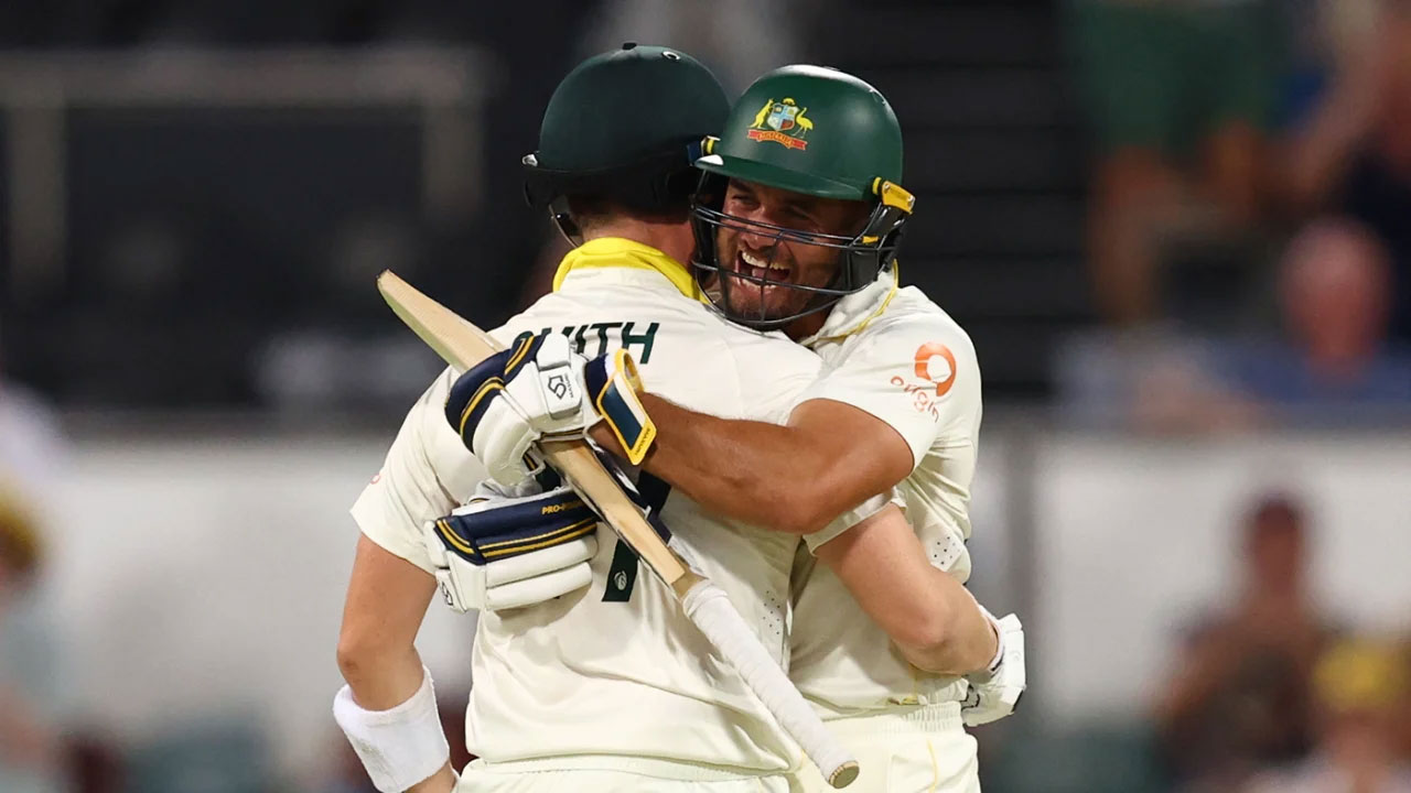 ব্রিসবেনে ইংল্যান্ডকে উড়িয়ে সিরিজ জয়ের পথে অস্ট্রেলিয়া