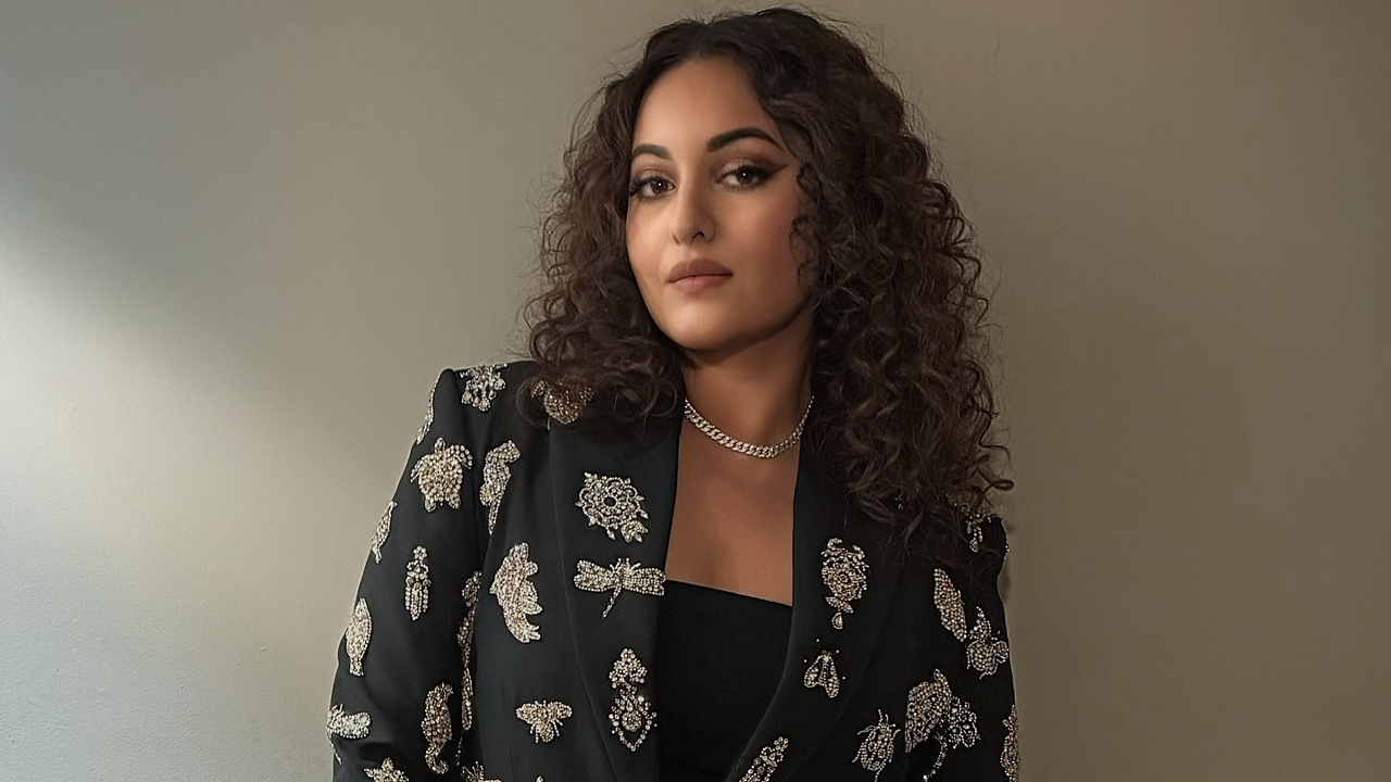 বিয়ে নিয়ে সমালোচনা, পডকাস্টে যা বললেন সোনাক্ষী