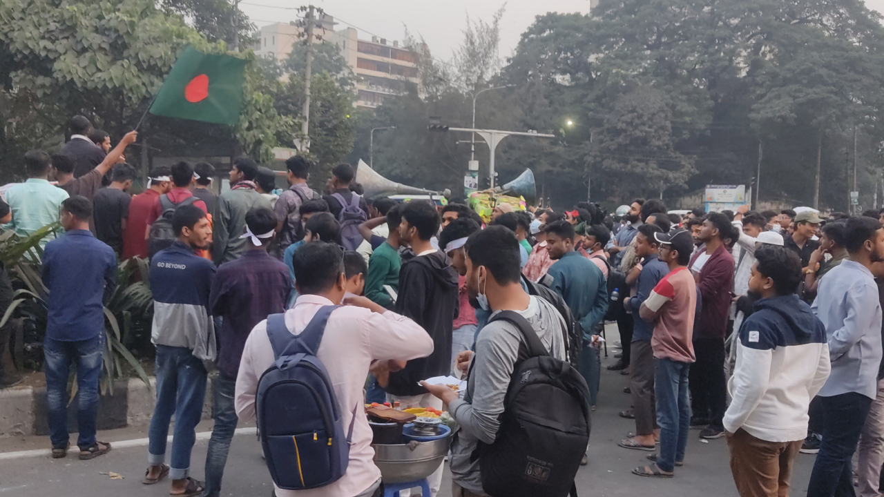 আলোচনার পরামর্শ পুলিশের, রাজি নয় শিক্ষার্থীরা