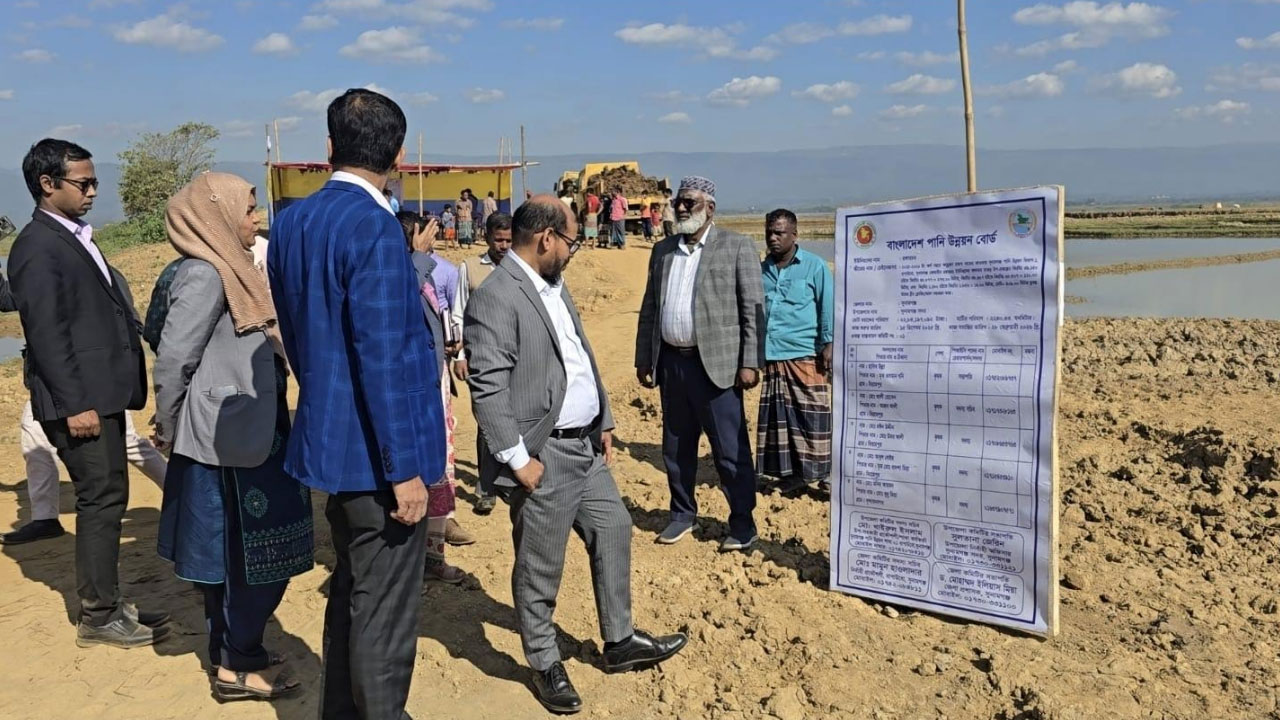 সুনামগঞ্জে ১২ উপজেলায় হাওরে ফসল রক্ষা বাঁধের কাজের উদ্বোধন