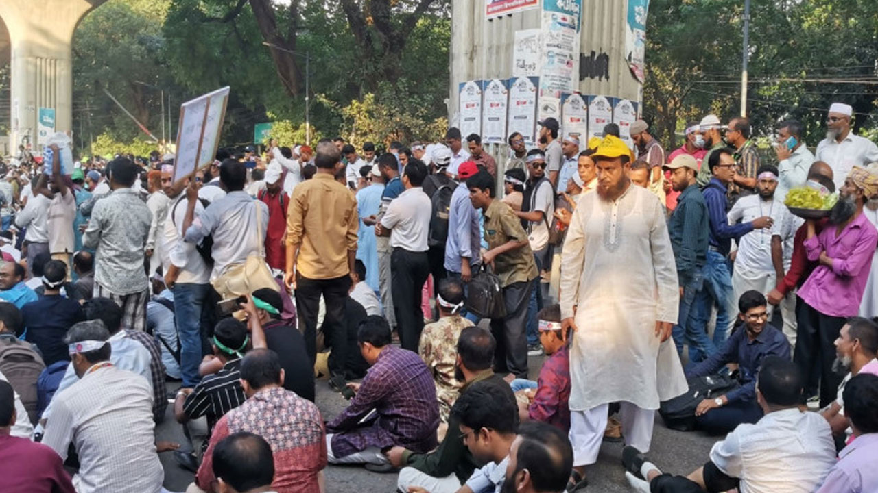 মঙ্গলবারও চলবে প্রাথমিক শিক্ষকদের কর্মবিরতি, স্থগিত বার্ষিক পরীক্ষা
