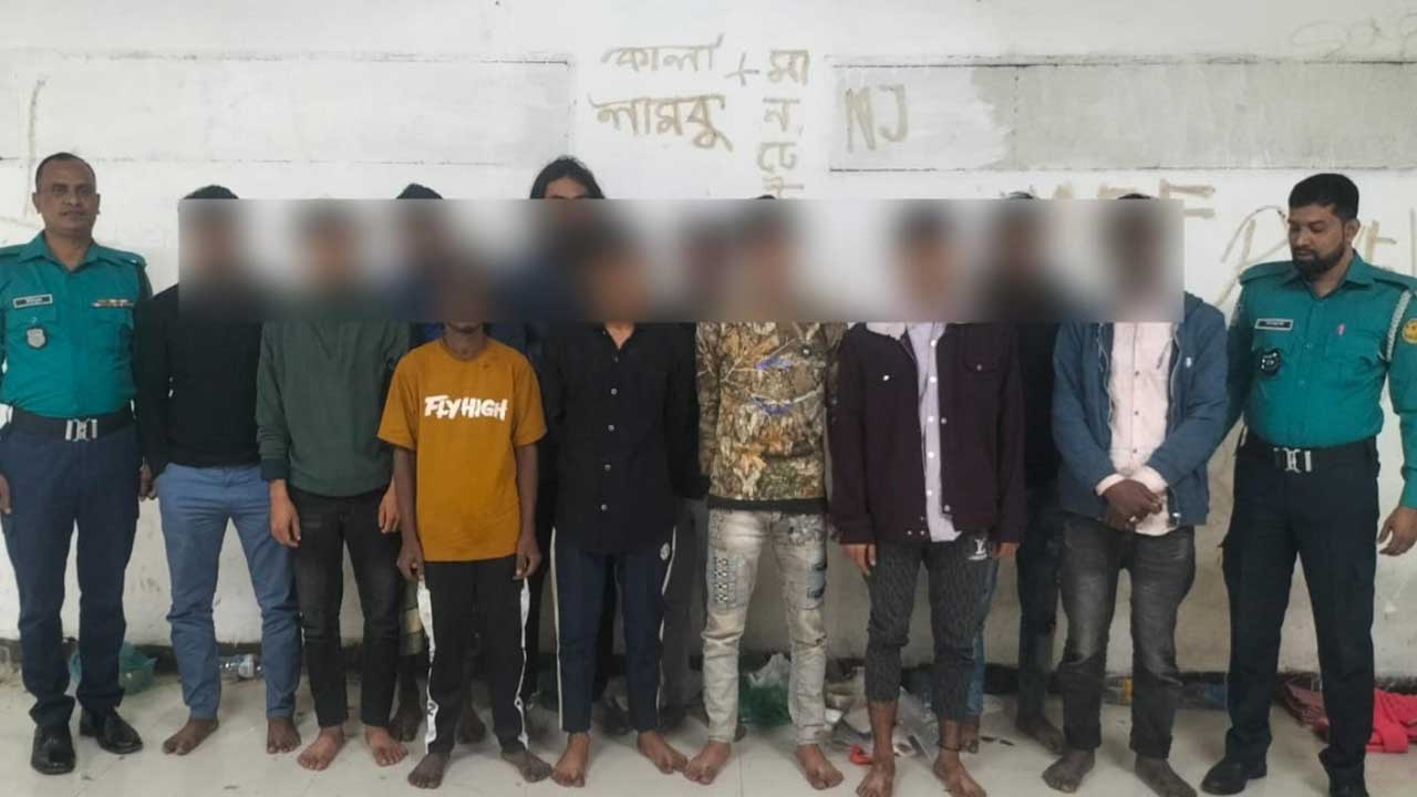 মোহাম্মদপুরে বিশেষ অভিযানে গ্রেপ্তার ১১