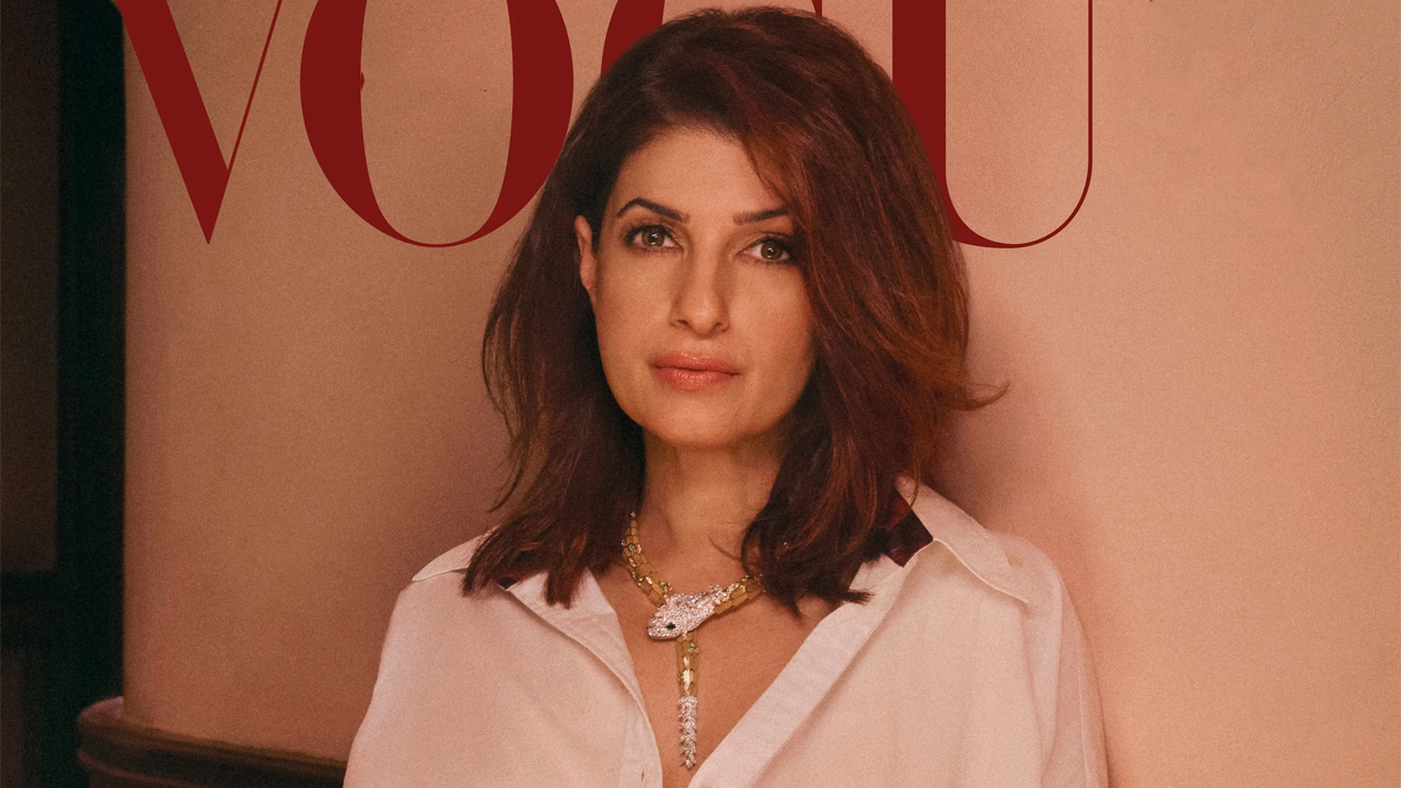 বিতর্ক ধামাচাপা দিতে যা বললেন টুইঙ্কল