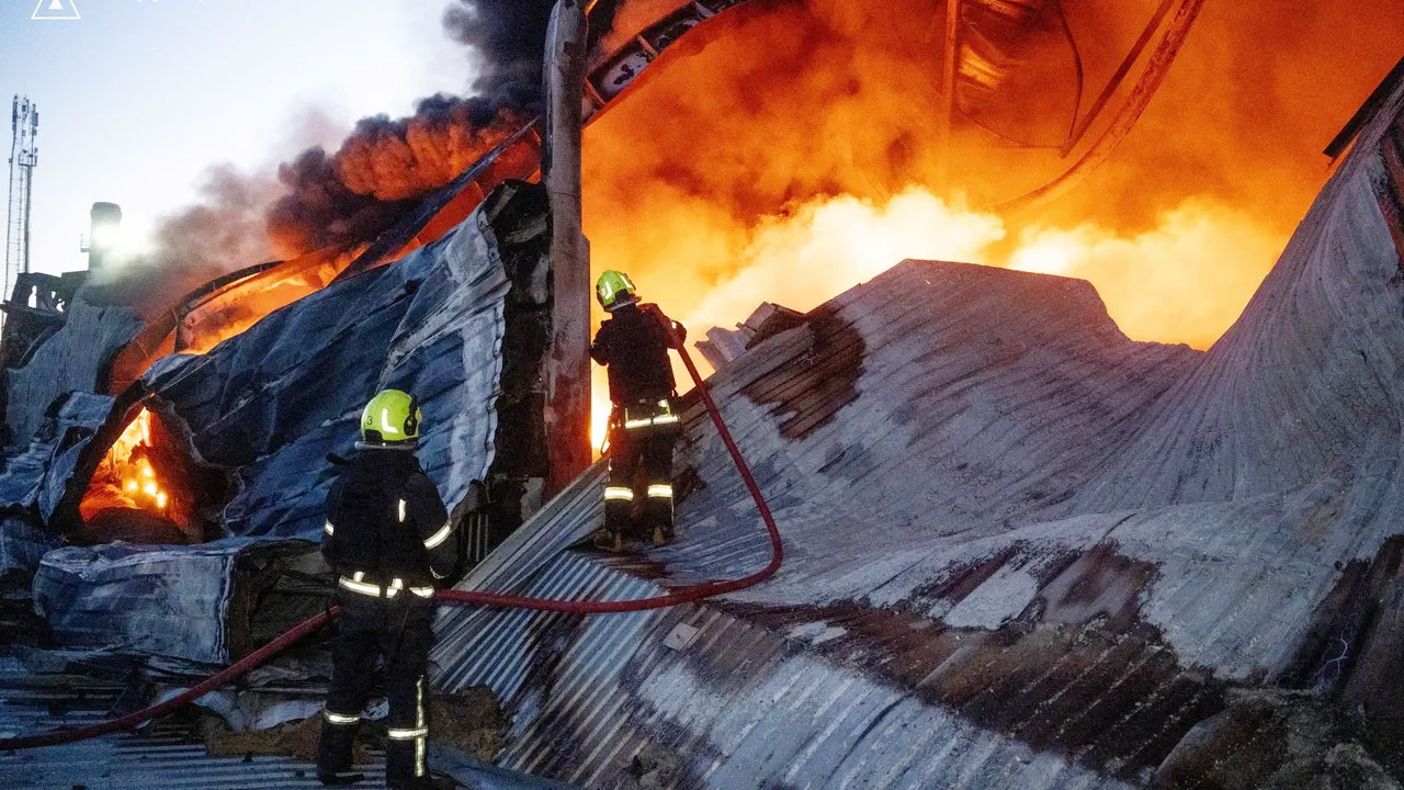 ইউক্রেনের বন্দরে ক্ষেপণাস্ত্র হামলা রাশিয়ার, নিহত ৭