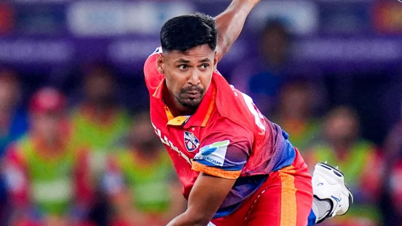 ক্যাপিটালসের জার্সিতে অভিষেকেই আগুন ঝরালেন মুস্তাফিজ