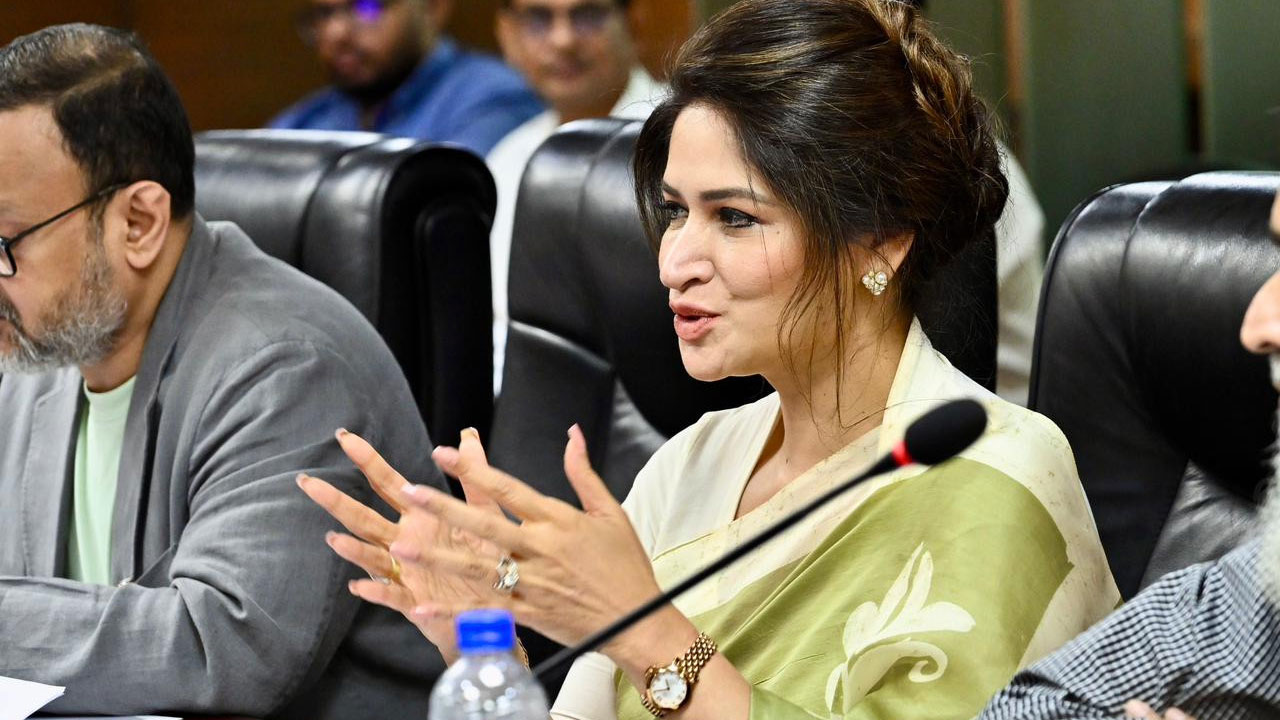 নারী ক্রিকেটারদের সঙ্গে দেখা করে যা বলেছেন রুবাবা দৌলা