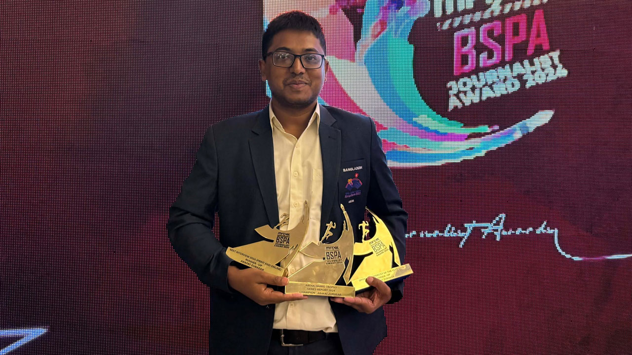৩ পুরস্কার জিতলেন ঢাকা পোস্টের আরাফাত জোবায়ের