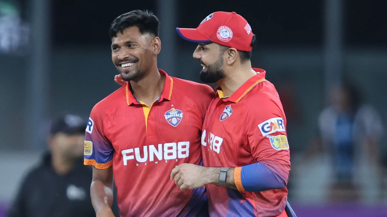 আইএল টি-টোয়েন্টিতে সর্বোচ্চ উইকেট শিকারির দৌড়ে মুস্তাফিজ