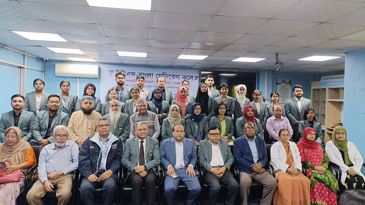 ইউএস-বাংলা মেডিকেল কলেজে কৃতী শিক্ষার্থীদের সংবর্ধনা