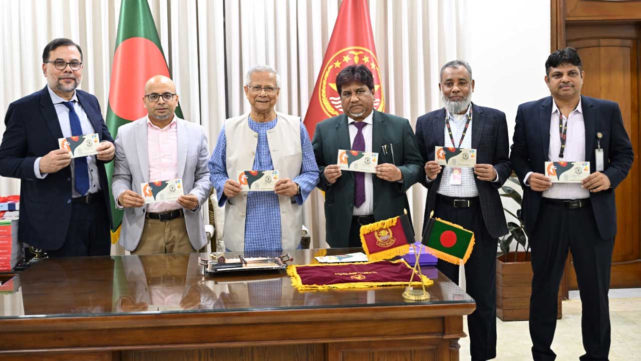 বিজয় দিবস উপলক্ষ্যে স্মারক ডাকটিকিট অবমুক্ত