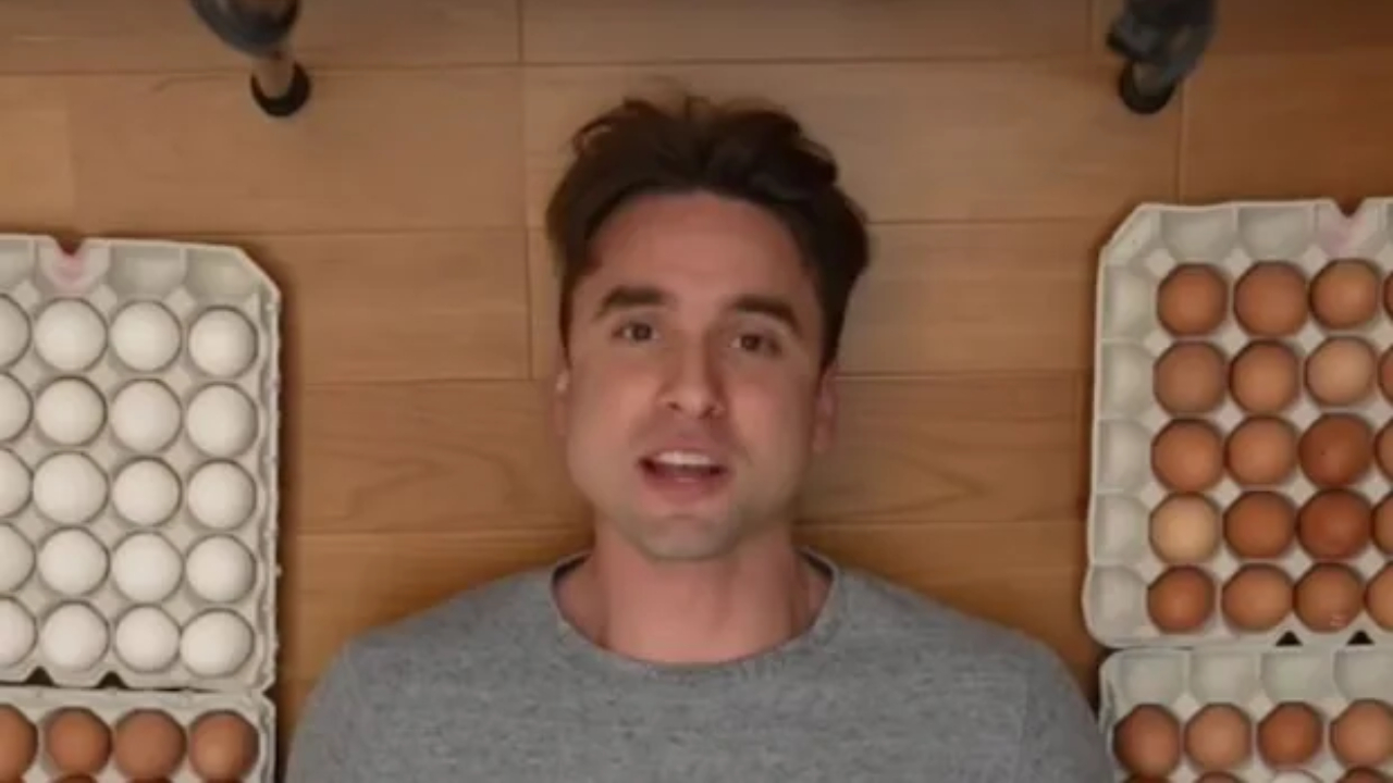 একমাসে খেলেন ১০০০ ডিম! এরপর যা হলো