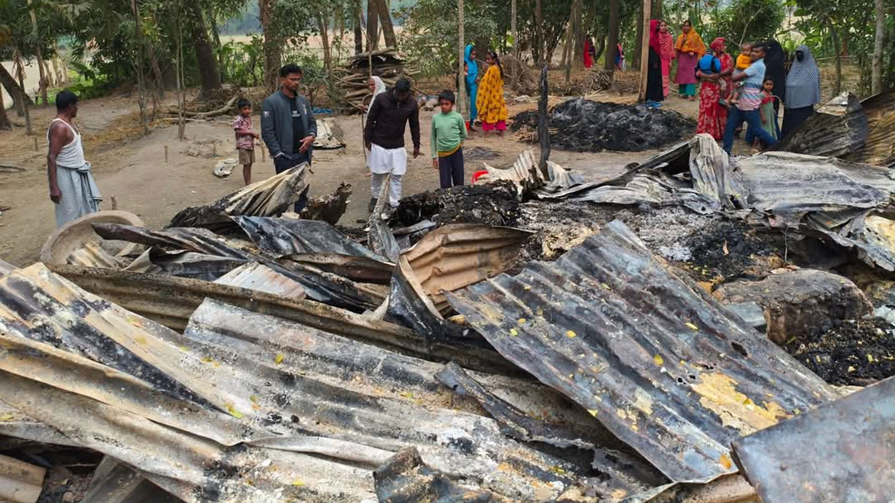 রান্নাঘরের আগুন কেড়ে নিলো স্বামী-স্ত্রীর প্রাণ