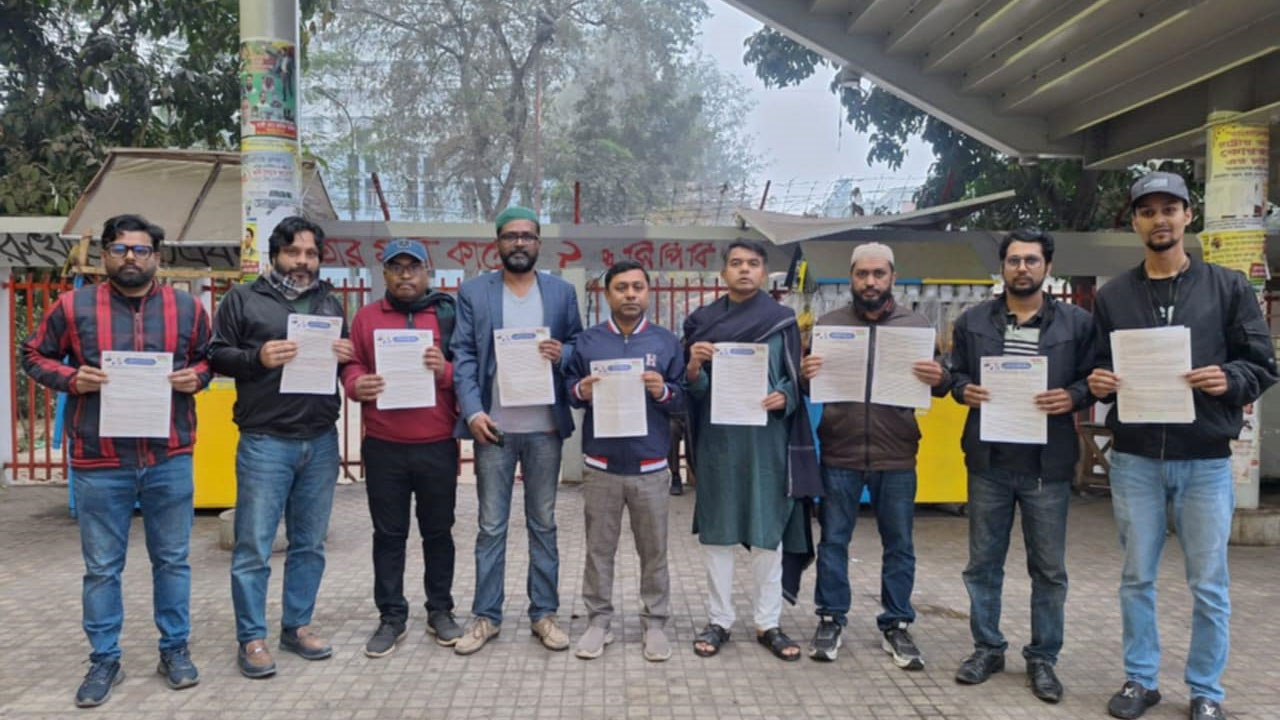 রাজধানীতে আওয়ামী লীগের লিফলেট বিতরণ