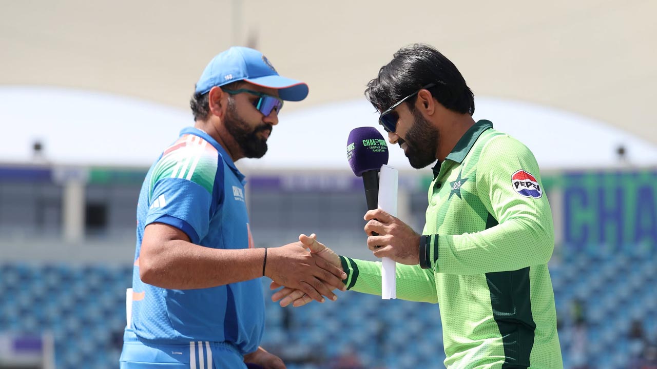 ভারতের বিপক্ষে টস জিতে ব্যাটিংয়ে পাকিস্তান