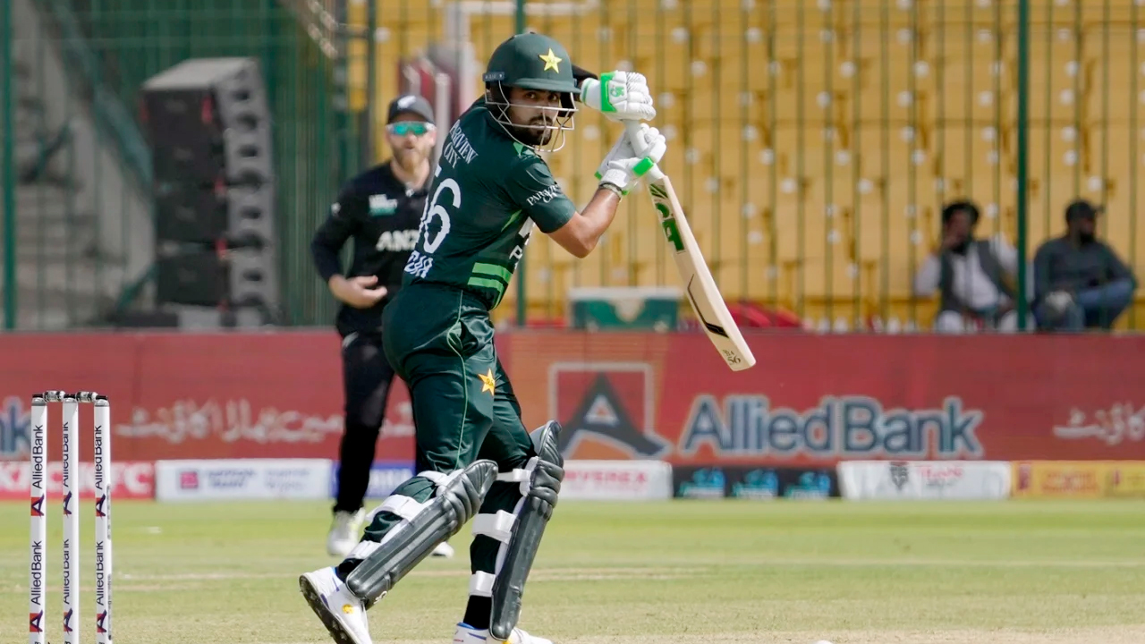 আমলার সঙ্গে যৌথভাবে বাবরের দ্রুততম রানের রেকর্ড