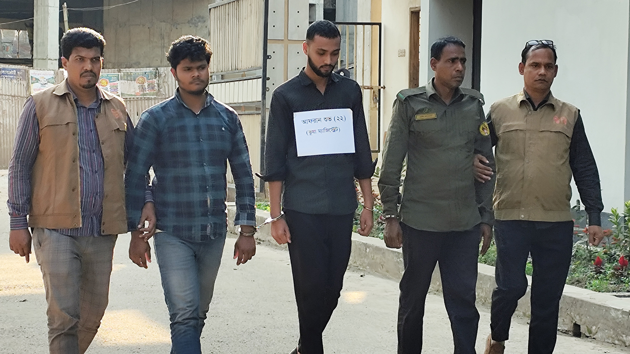 ভোলায় ডিবির হাতে ভুয়া ম্যাজিস্ট্রেটসহ আটক ৩