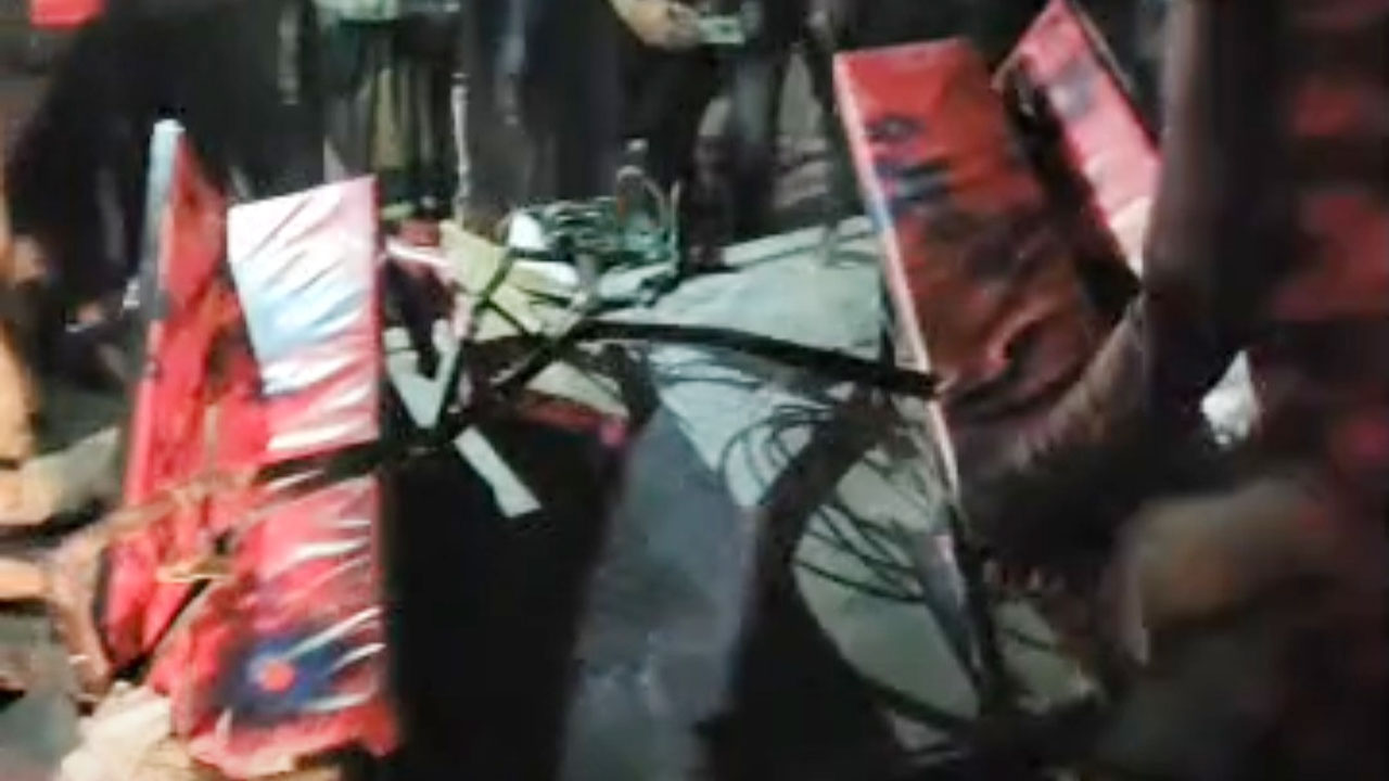 বগুড়ায় ট্রাকের ধাক্কায় অটোভ্যানের চালকসহ নিহত ৪