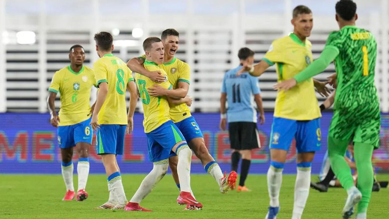 ১০ জন নিয়েও উরুগুয়েকে হারাল ব্রাজিল 