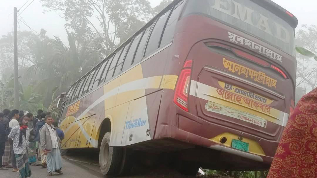 পিরোজপুরে বাসের ধাক্কায় বাবা-ছেলে নিহত