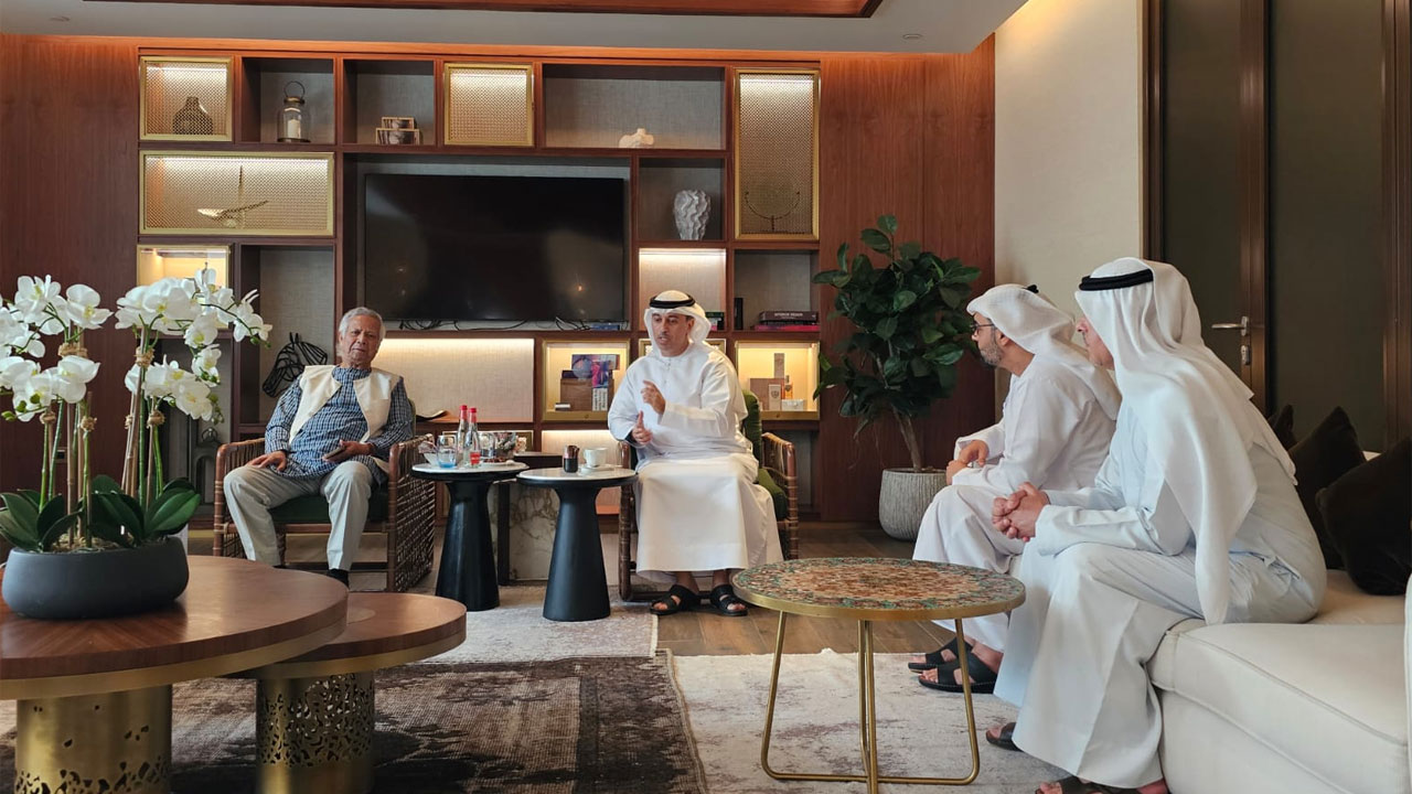 আমিরাত সফর শেষ করলেন প্রধান উপদেষ্টা