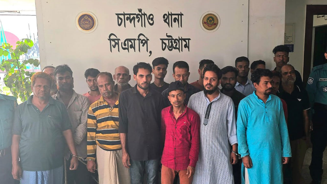 চট্টগ্রামে নগদ টাকা ও সরঞ্জামসহ ১৯ জুয়াড়ি গ্রেপ্তার