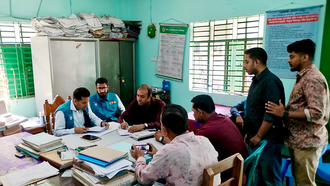 জালিয়াতি করে ৪৮ একর জমির মালিক হন দীপু মনির ভাই টিপু চক্র