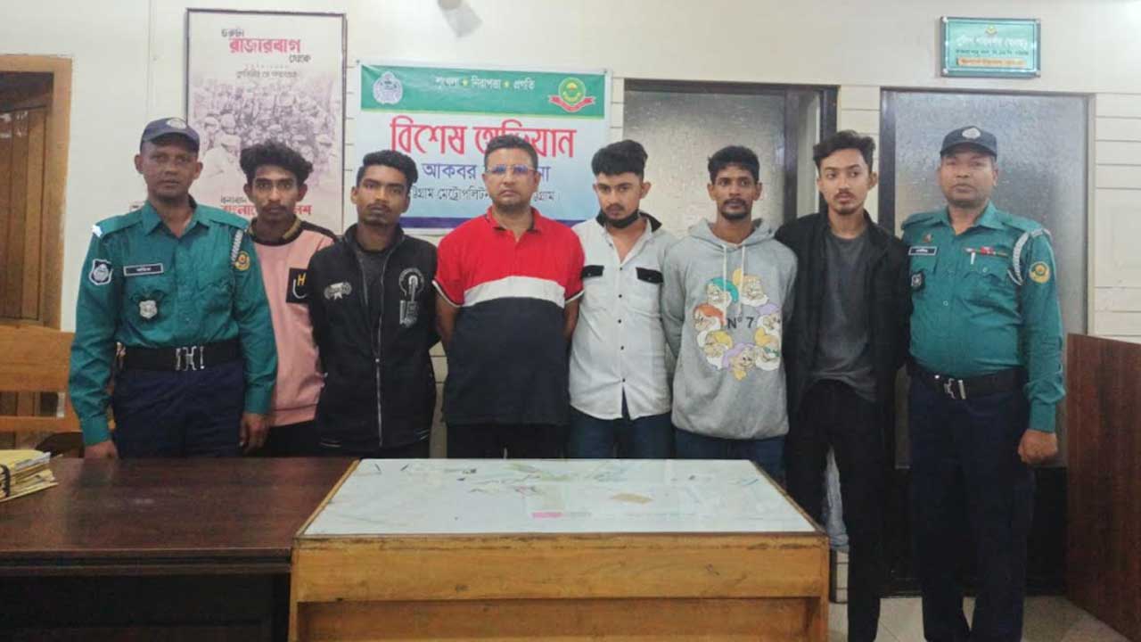 চট্টগ্রামে আ.লীগ-ছাত্রলীগের আরও ৪৬ নেতাকর্মী গ্রেপ্তার