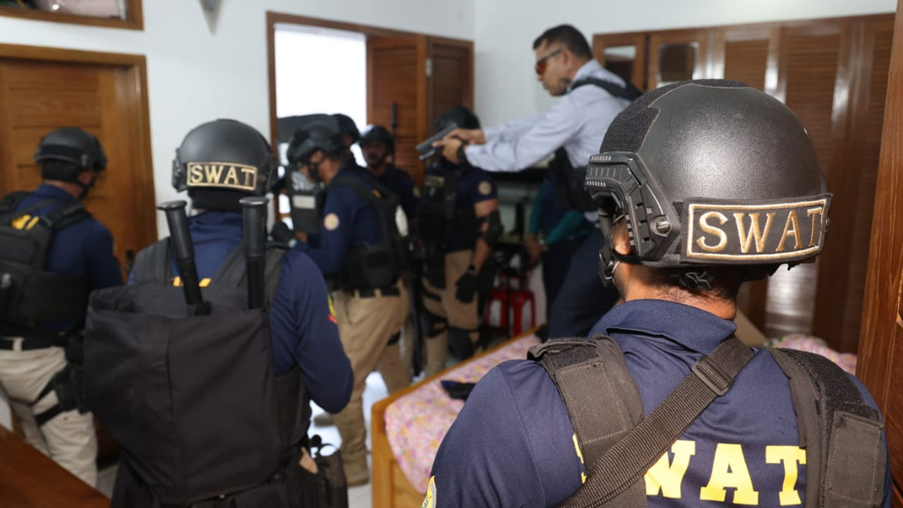 সাউন্ড গ্রেনেড বিস্ফোরণ করে ডাকাতদলের কবল থেকে ভুক্তভোগীকে উদ্ধার